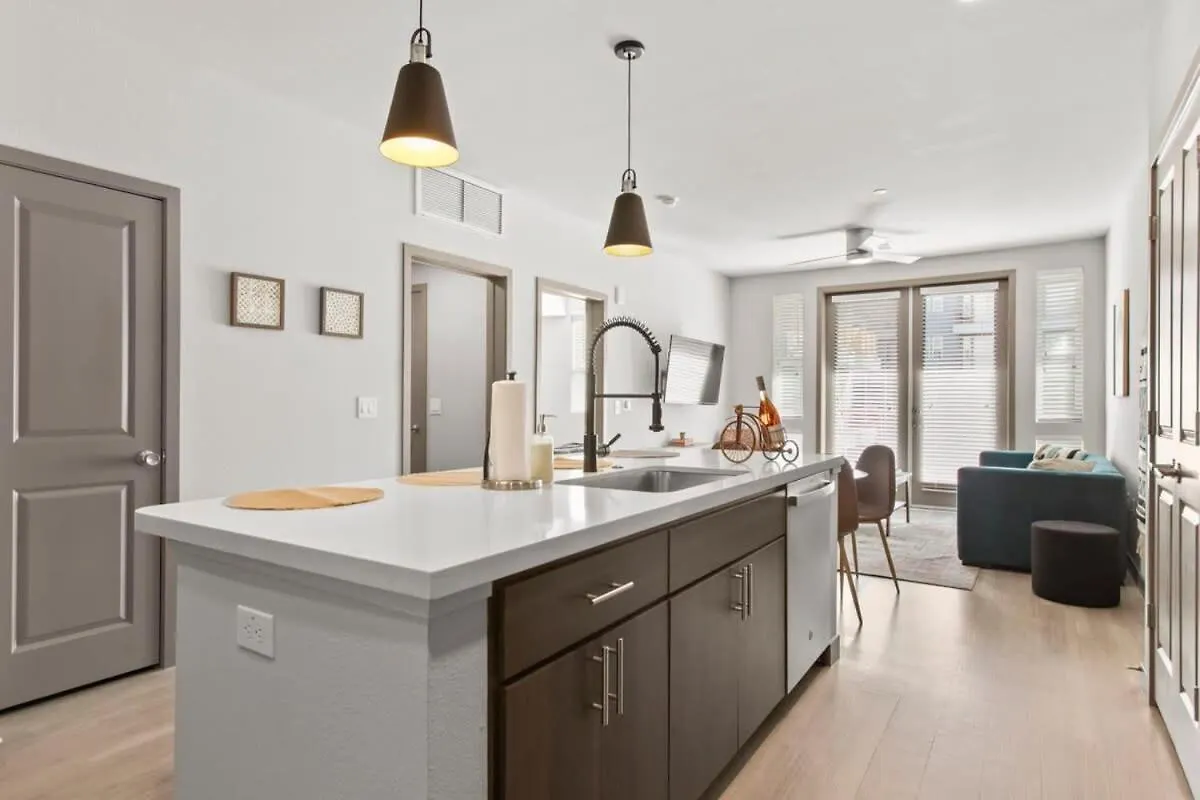 פיניקס 3Br Cozysuites Roro Pool, Pets, Parking 6&12 דירה