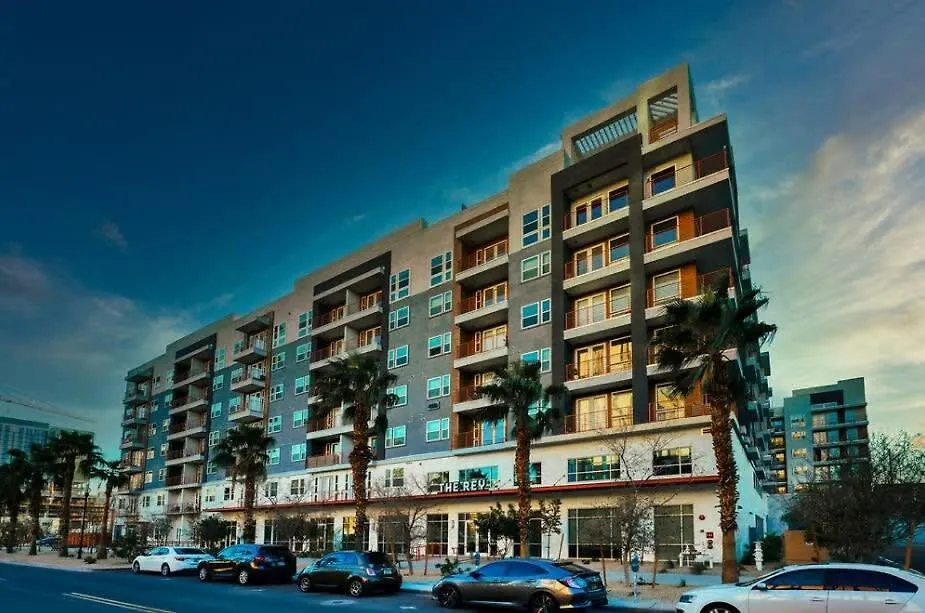 פיניקס 3Br Cozysuites Roro Pool, Pets, Parking 6&12 דירה