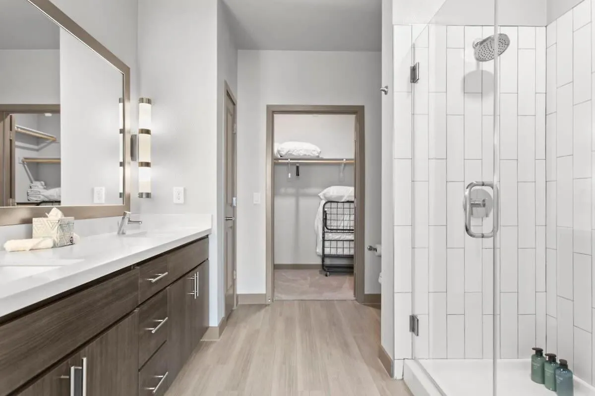 פיניקס 3Br Cozysuites Roro Pool, Pets, Parking 6&12 דירה